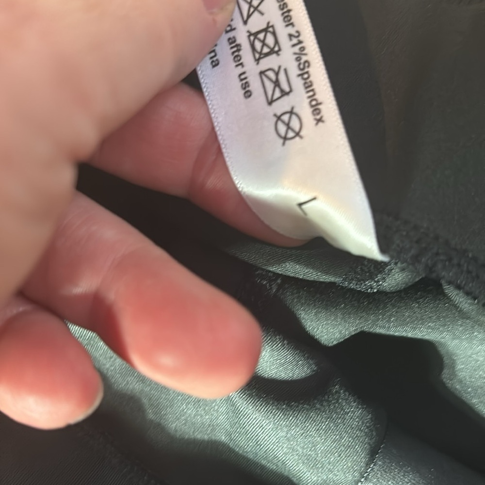 High-Waist Black Workout Leggings with Built-In Resistance Bands - Picture 4 of 5